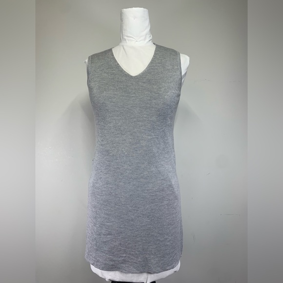 Tahari Sweaters - Tahari Gray 100% Extrafine Merino Wool V-Neck Sleeveless Sweater - Size S